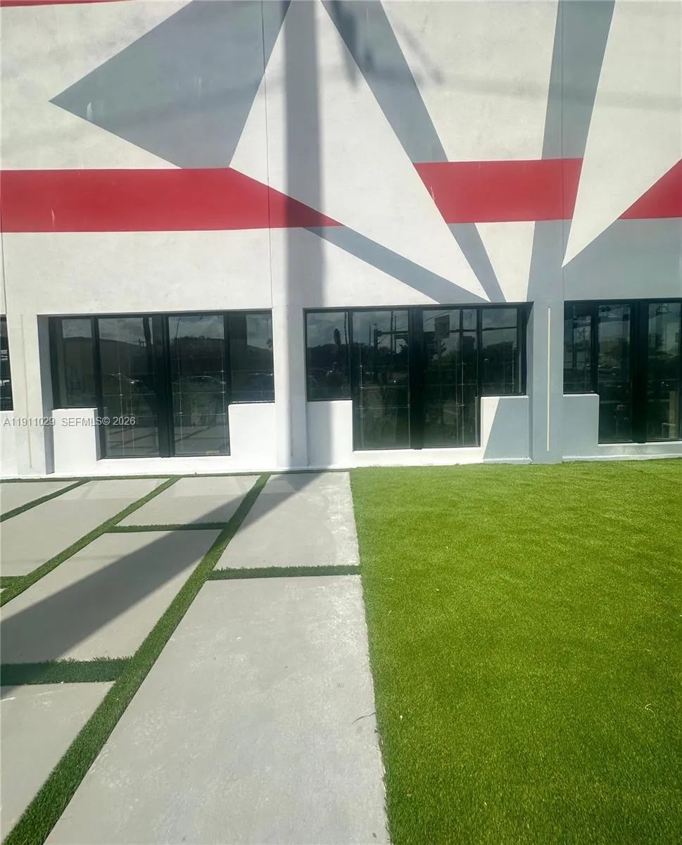 9 N Dixie Hwy, Hallandale Beach FL 33009