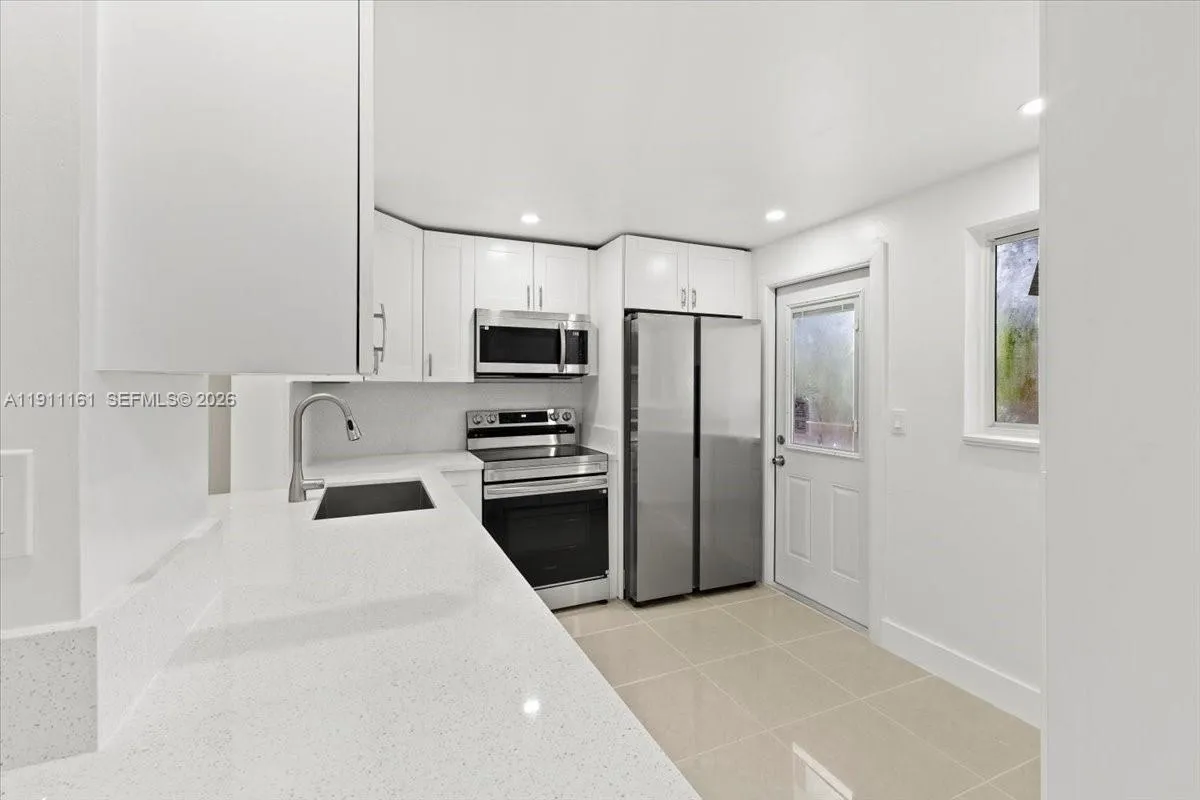 319 NE 14th Ave # 201, Hallandale Beach FL 33009