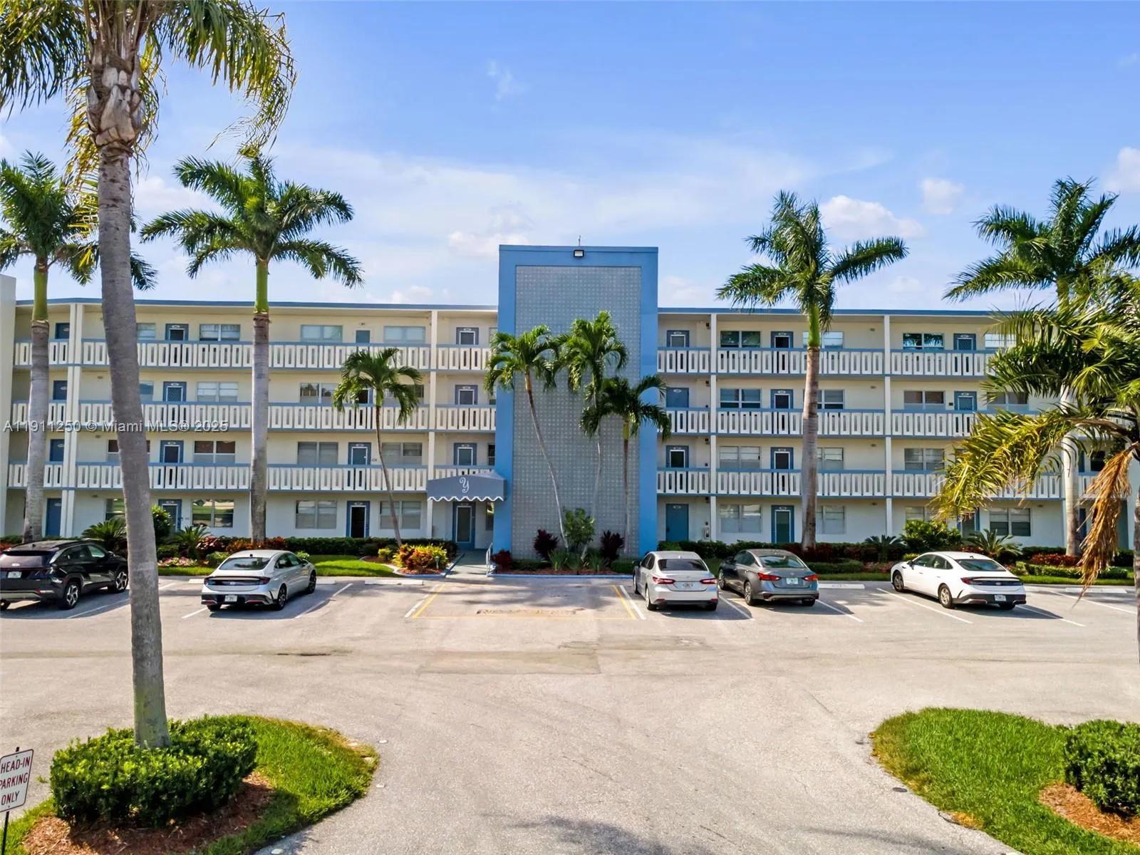 2 bedroom 2 bath for sale at 4025 Yarmouth B # 4025, Boca Raton FL 33434