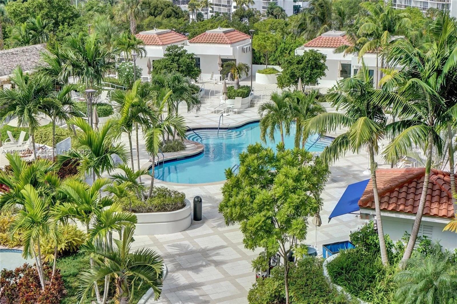 2 bedroom 2 bath for sale at 20281 E Country Club Dr # 511, Aventura FL 33180