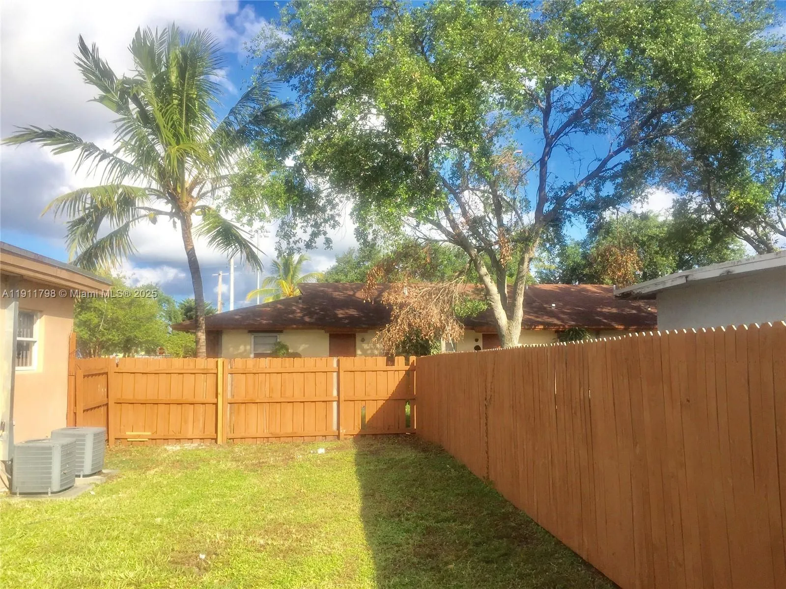 823-825 NW 9TH ST, Hallandale Beach FL 33009