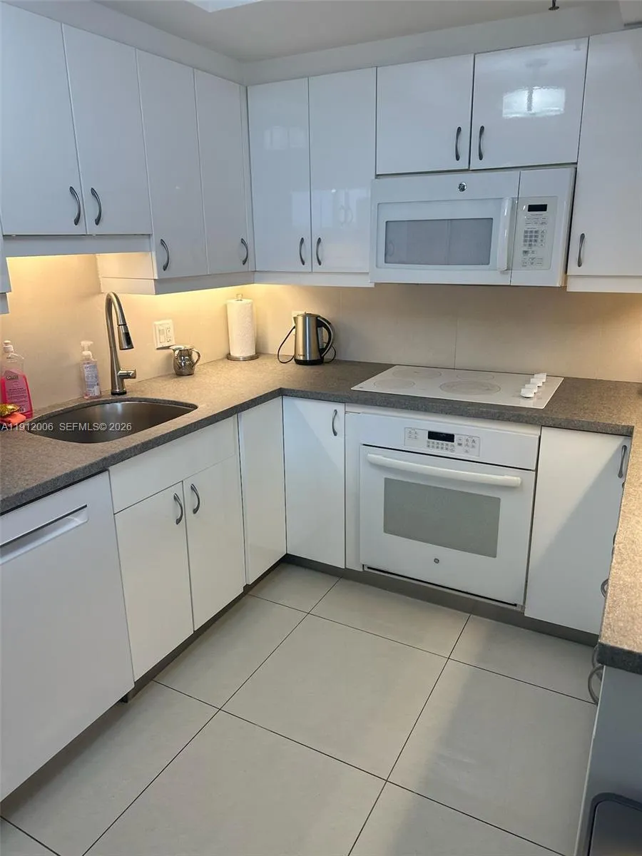 20515 E Country Club Dr # 747, Aventura FL 33180