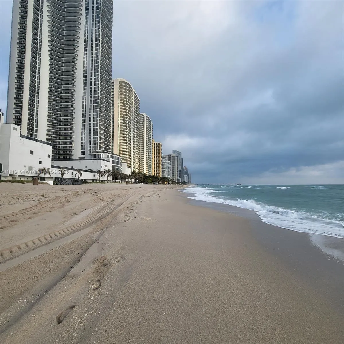 300 Bayview Dr # 1611, Sunny Isles Beach FL 33160