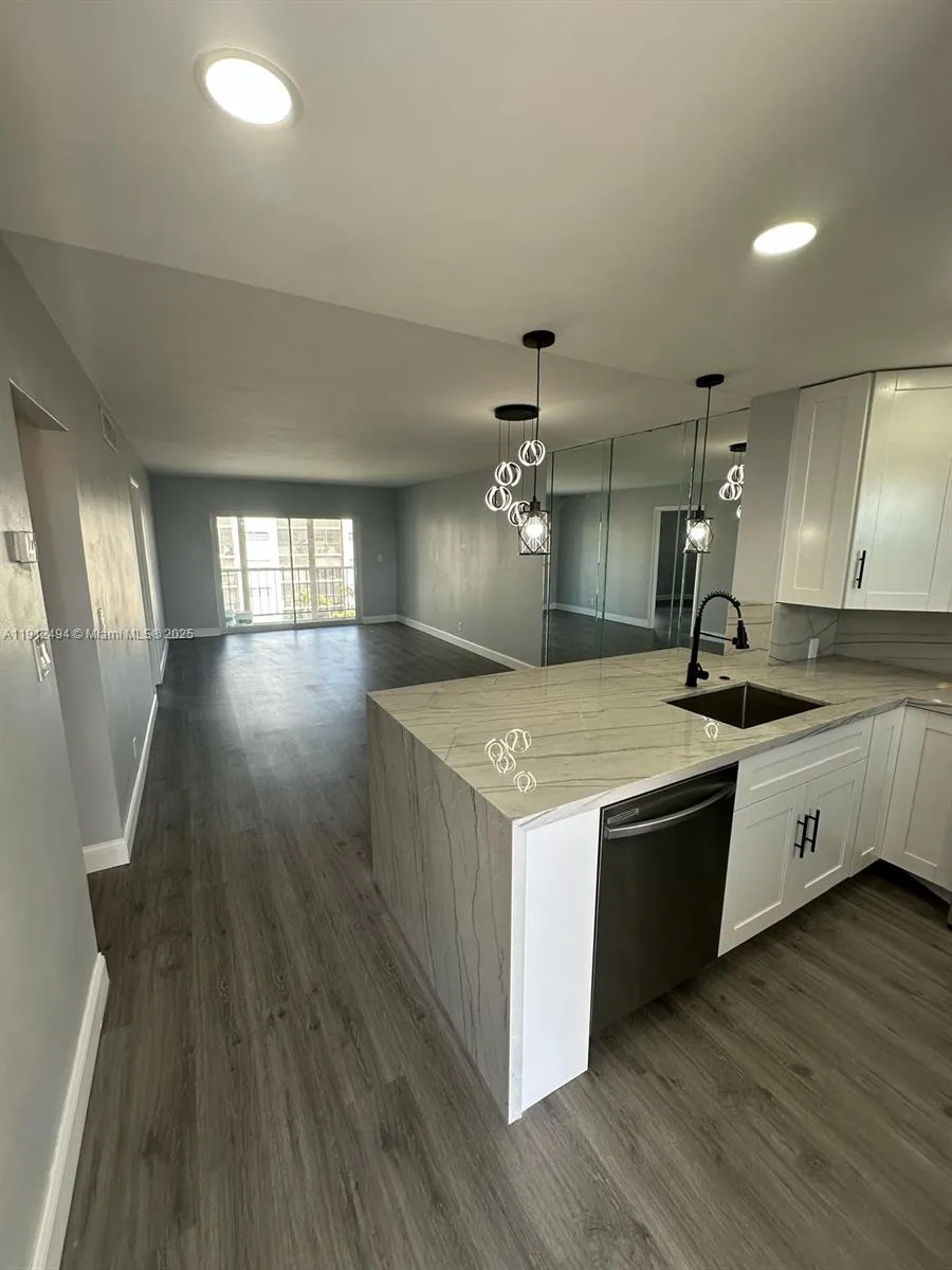 2 bedroom 2 bath for sale at 220 SW 9th Ave # 406, Hallandale Beach FL 33009