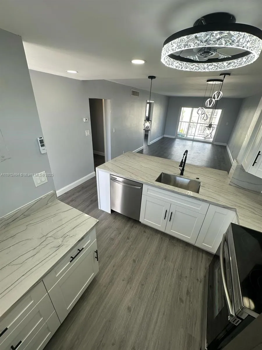 220 SW 9th Ave # 406, Hallandale Beach FL 33009