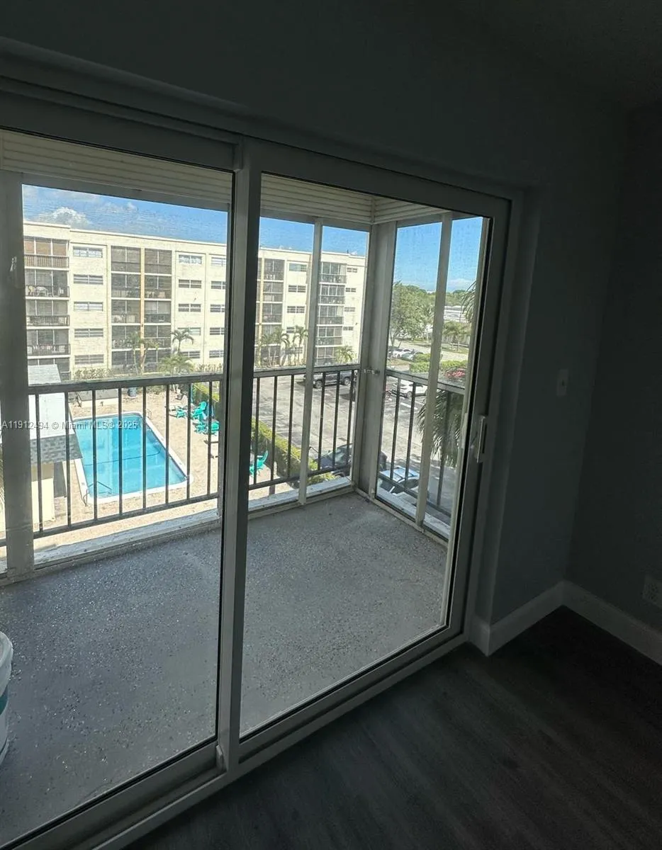 220 SW 9th Ave # 406, Hallandale Beach FL 33009