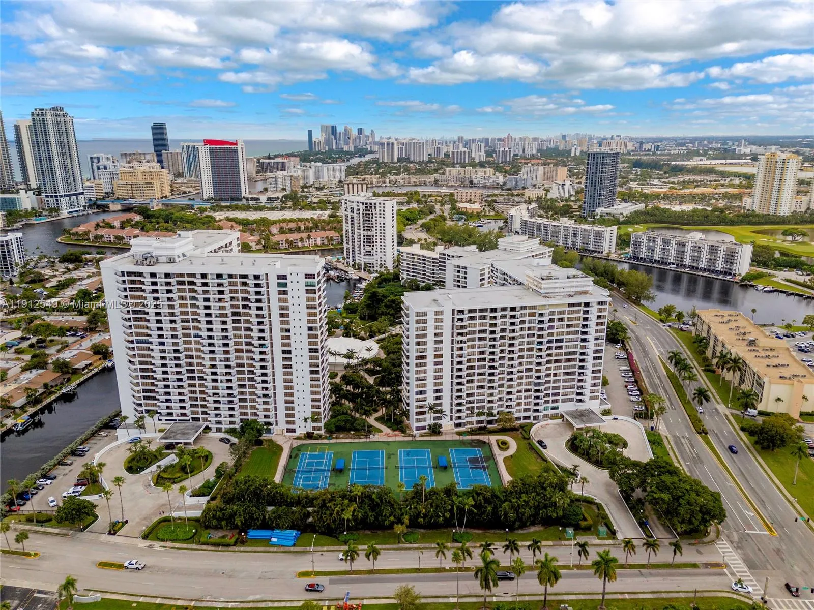 600 Three Islands Blvd # 612, Hallandale Beach FL 33009