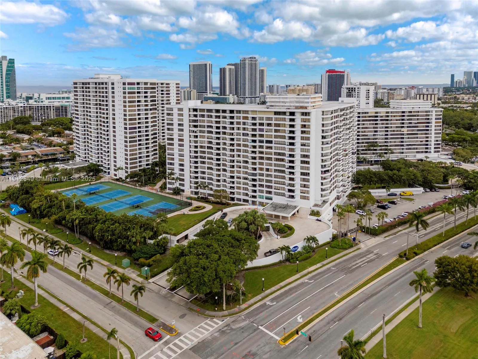 600 Three Islands Blvd # 612, Hallandale Beach FL 33009