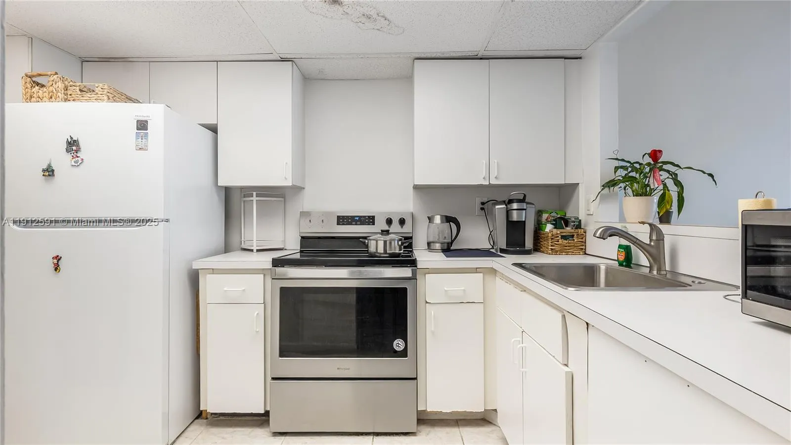 500 Bayview Dr # 117, Sunny Isles Beach FL 33160