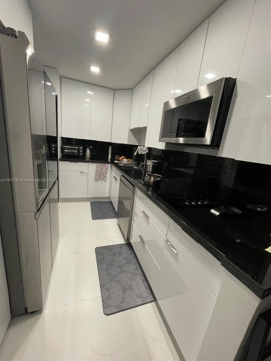 20400 W Country Club Dr # 615, Aventura FL 33180