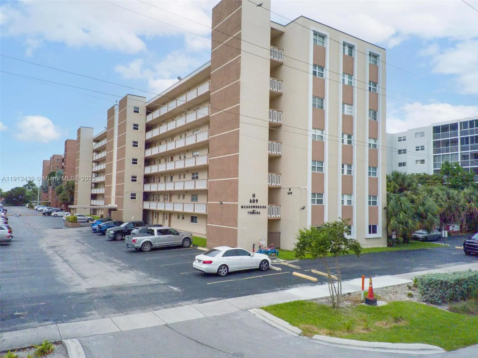 609 NE 14th Ave # 603, Hallandale Beach FL 33009