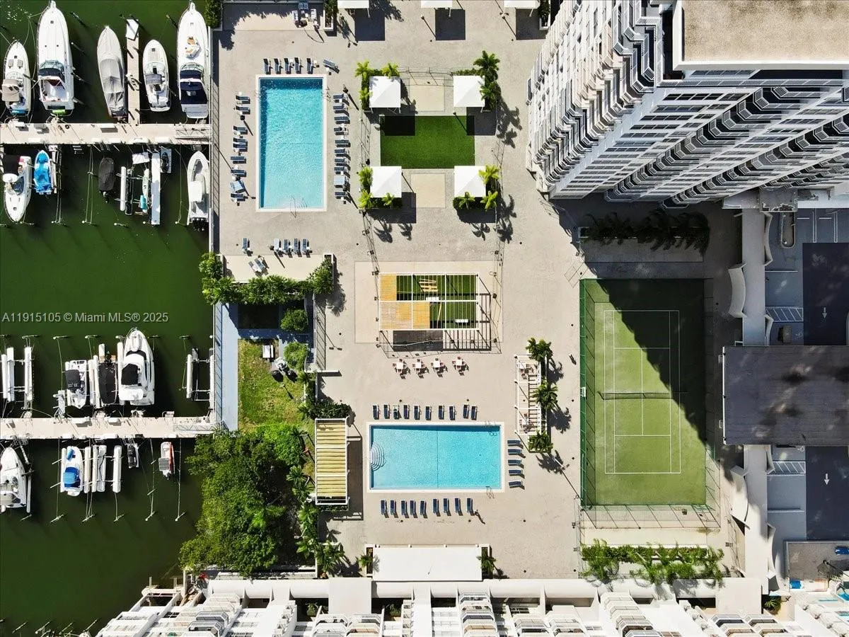 18011 Biscayne Blvd, Aventura FL 33160