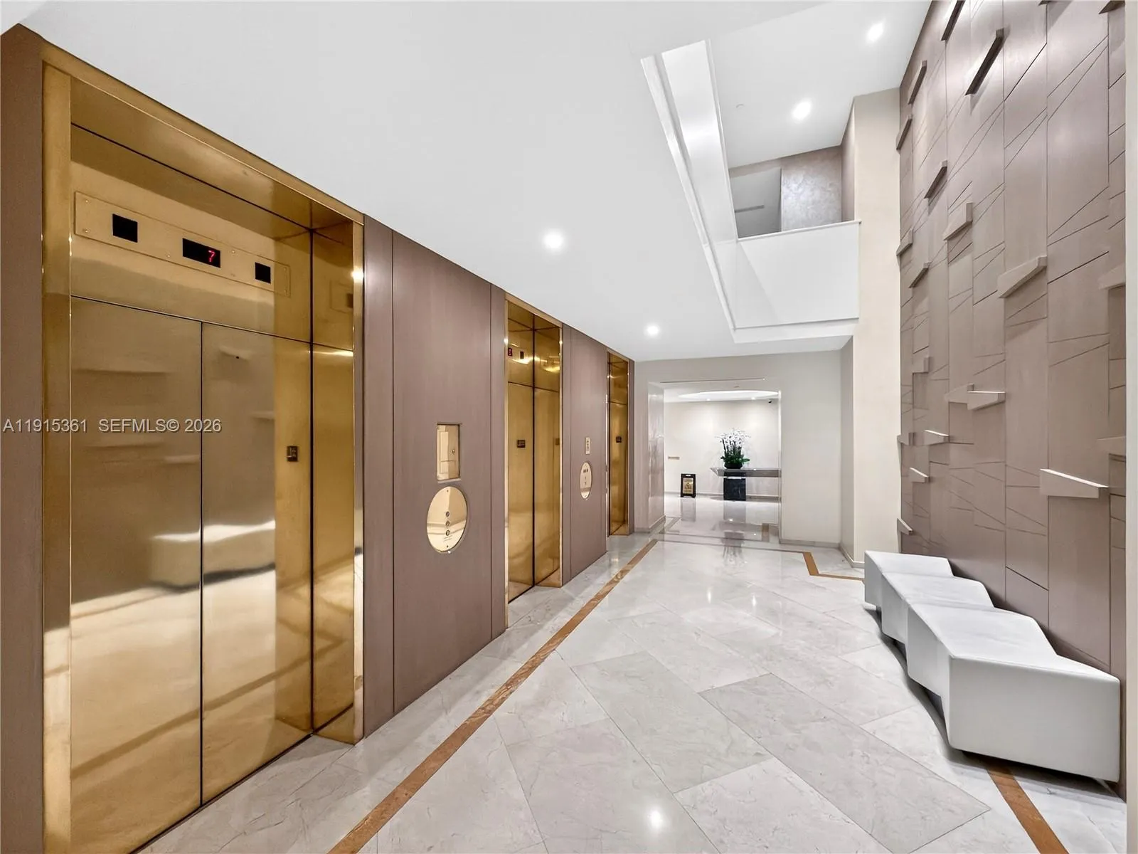 1 bedroom 1 bath for sale at 19355 Turnberry Way # 17C, Aventura FL 33180