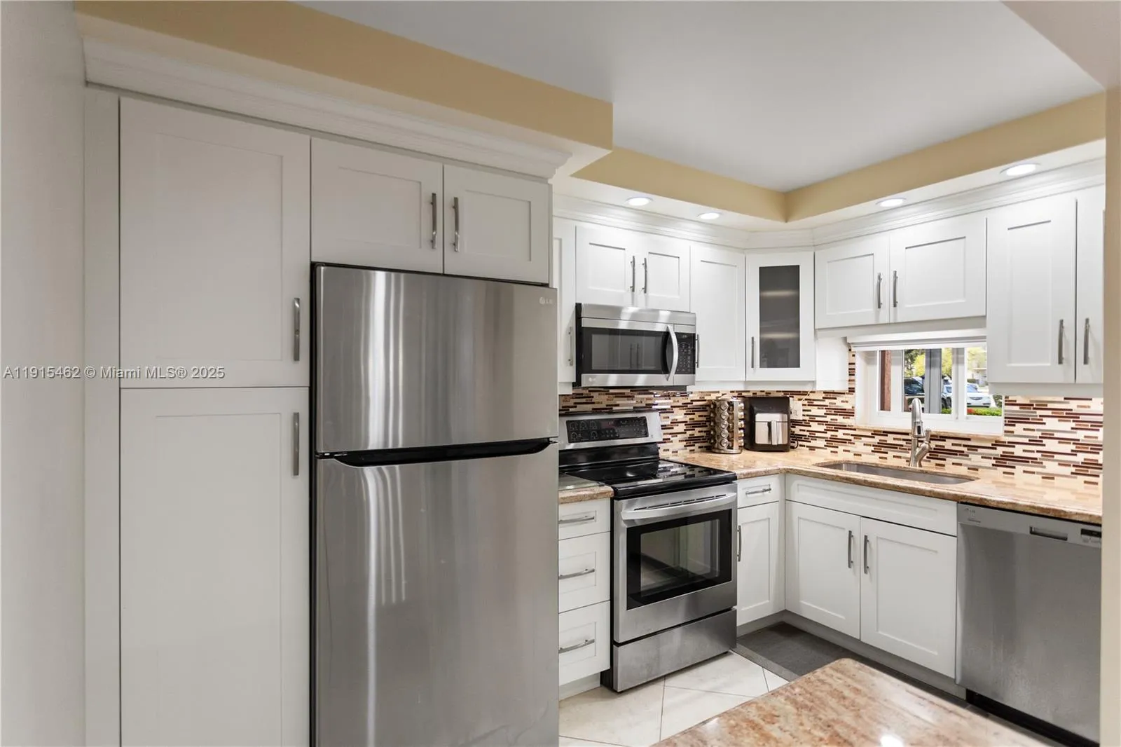 1 bedroom 1 bath for sale at 9820 S Hollybrook Lake Dr # 105, Pembroke Pines FL 33025