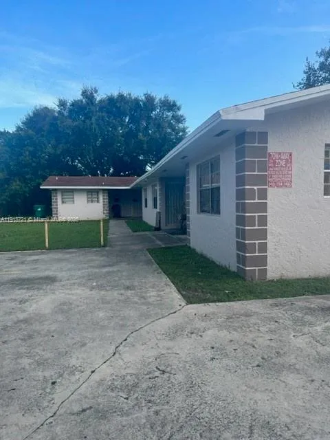 2154 NW 61st St, Miami FL 33142