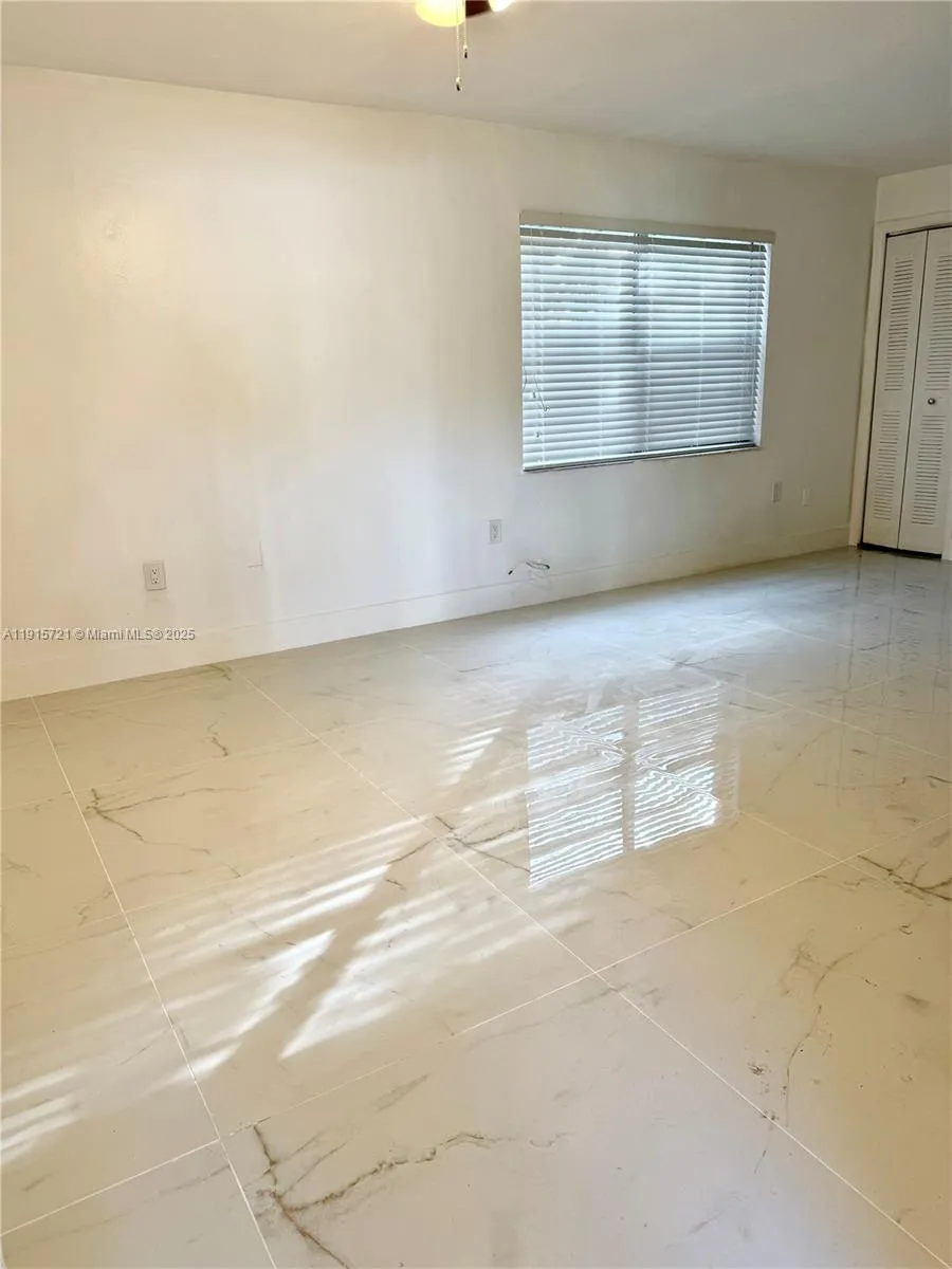 2154 NW 61st St, Miami FL 33142