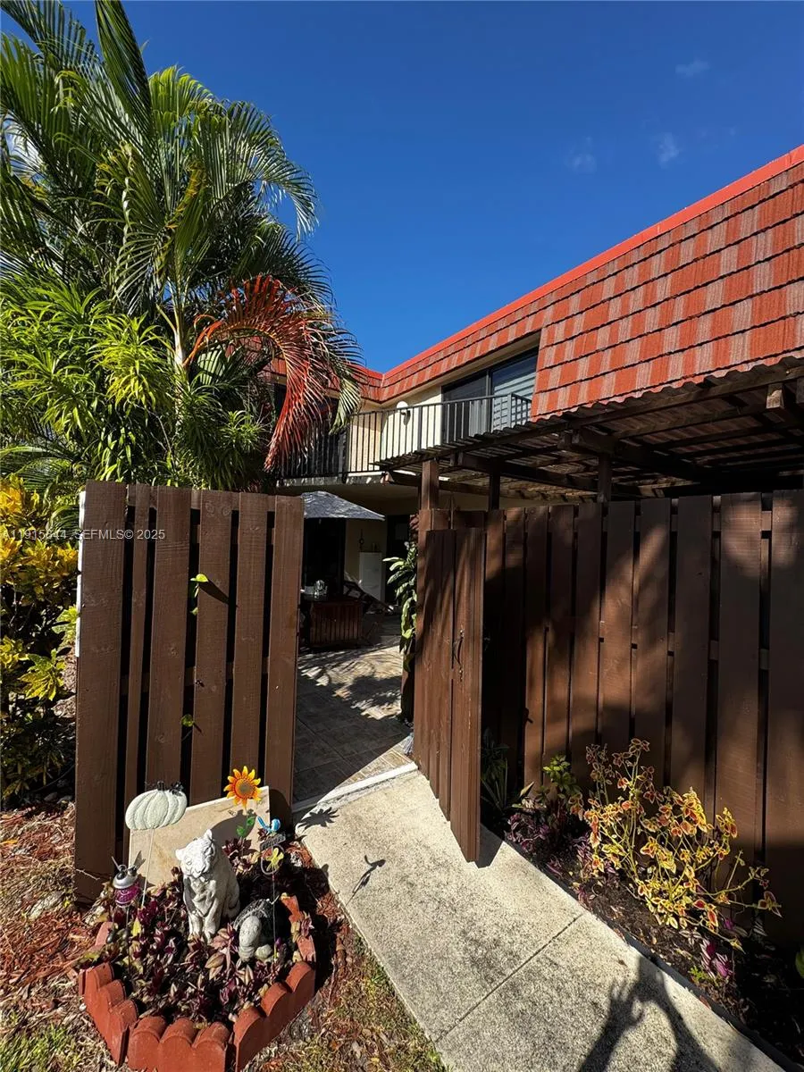 8457 Boca Rio Dr, Boca Raton FL 33433