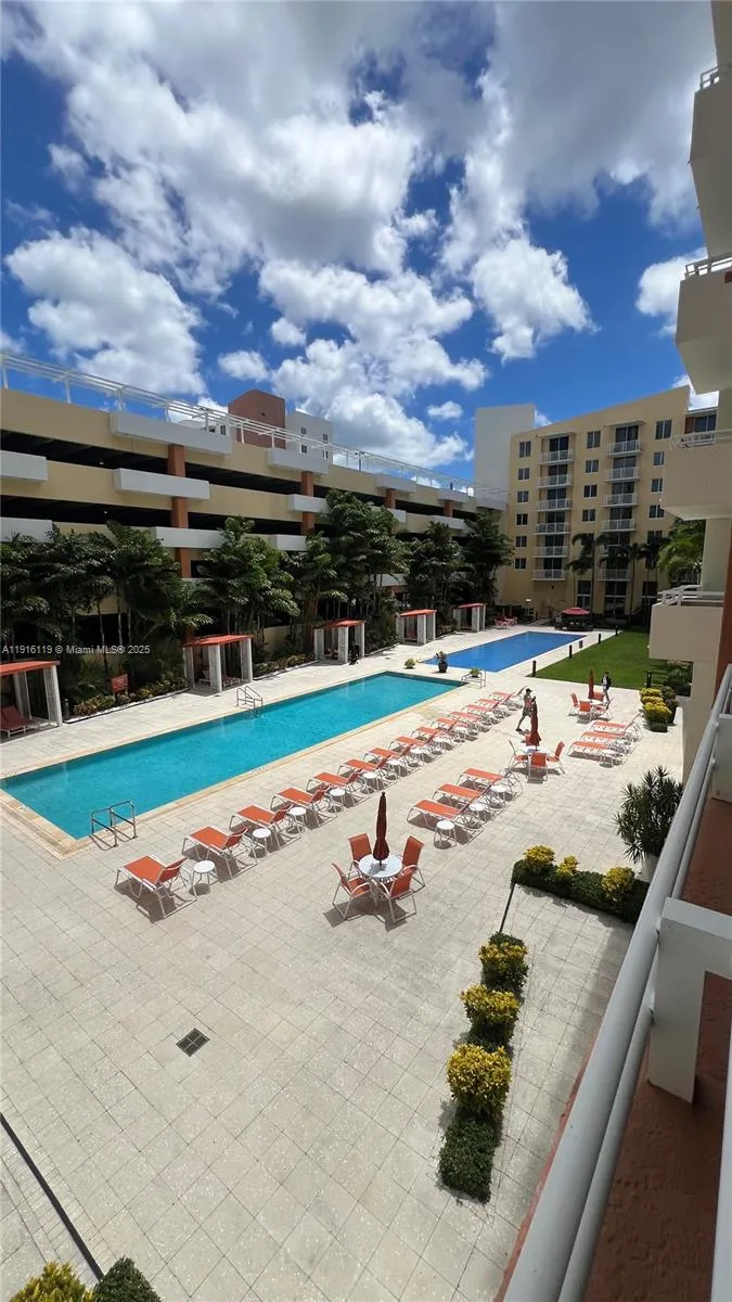2 bedroom 2 bath for sale at 2775 NE 187th St # 227, Aventura FL 33180