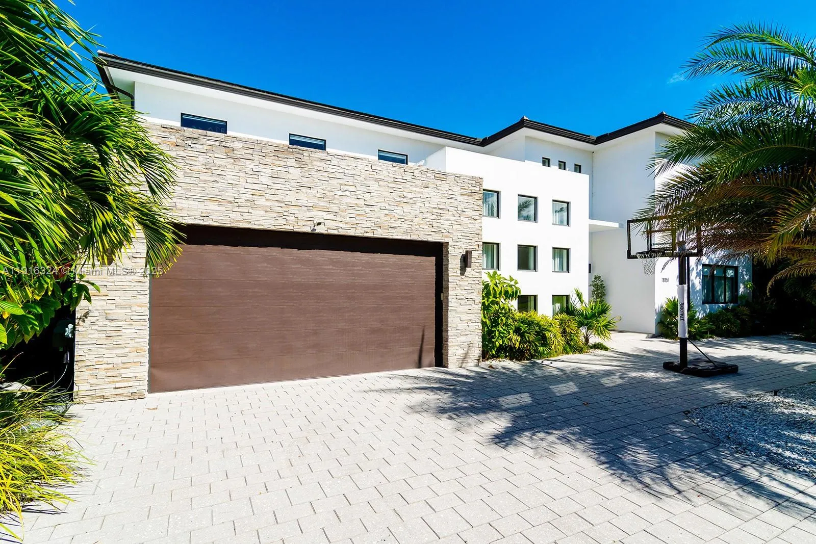 10151 SW 3rd St, Plantation FL 33324