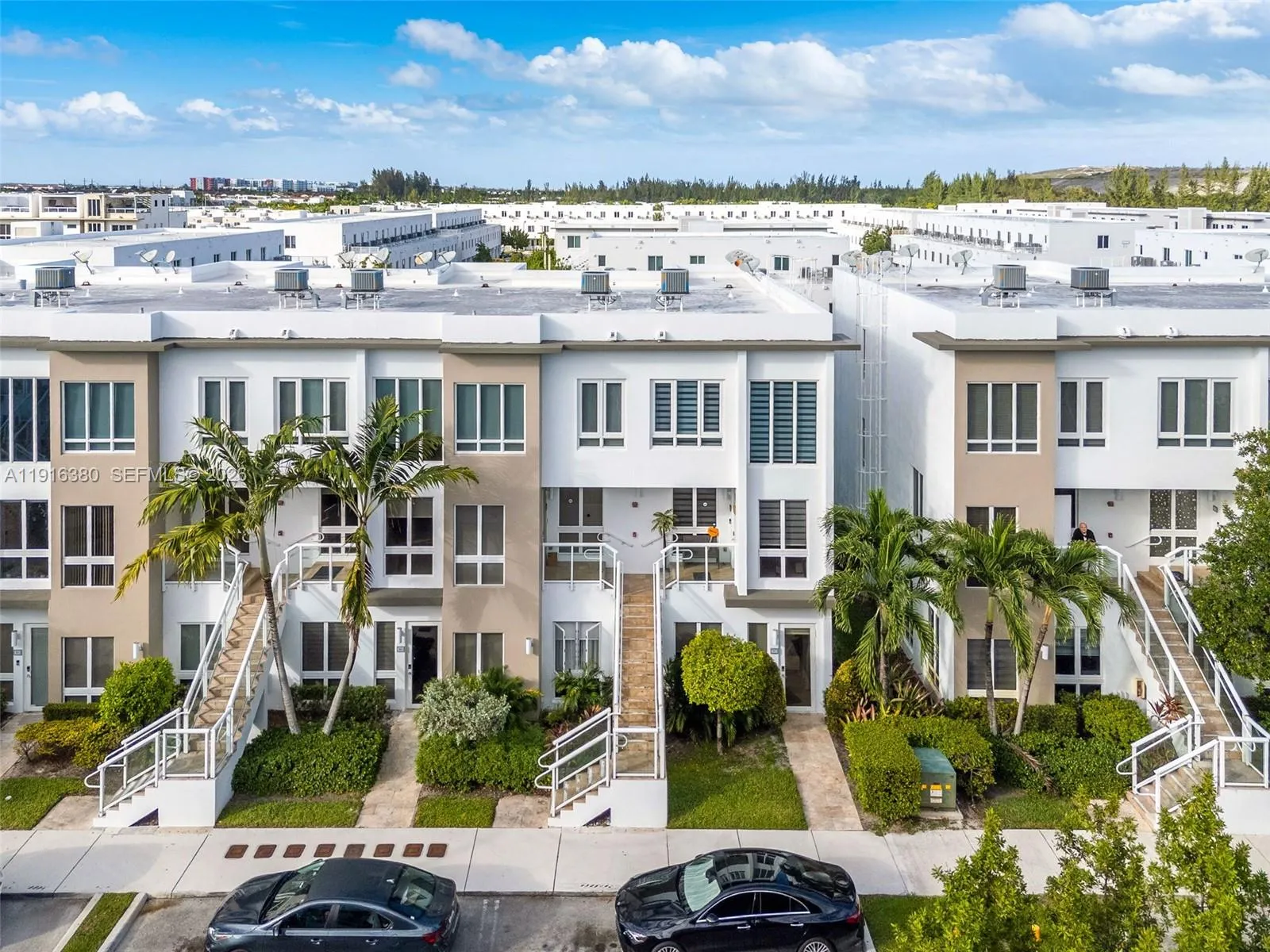 3 bedroom 2 bath for sale at 10305 NW 63rd Ter # 105, Doral FL 33178