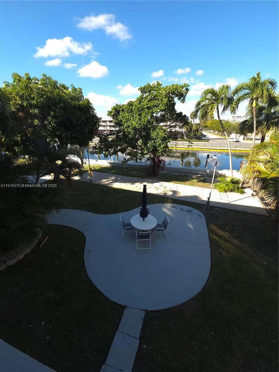 467 Golden Isles Dr # 110, Hallandale Beach FL 33009