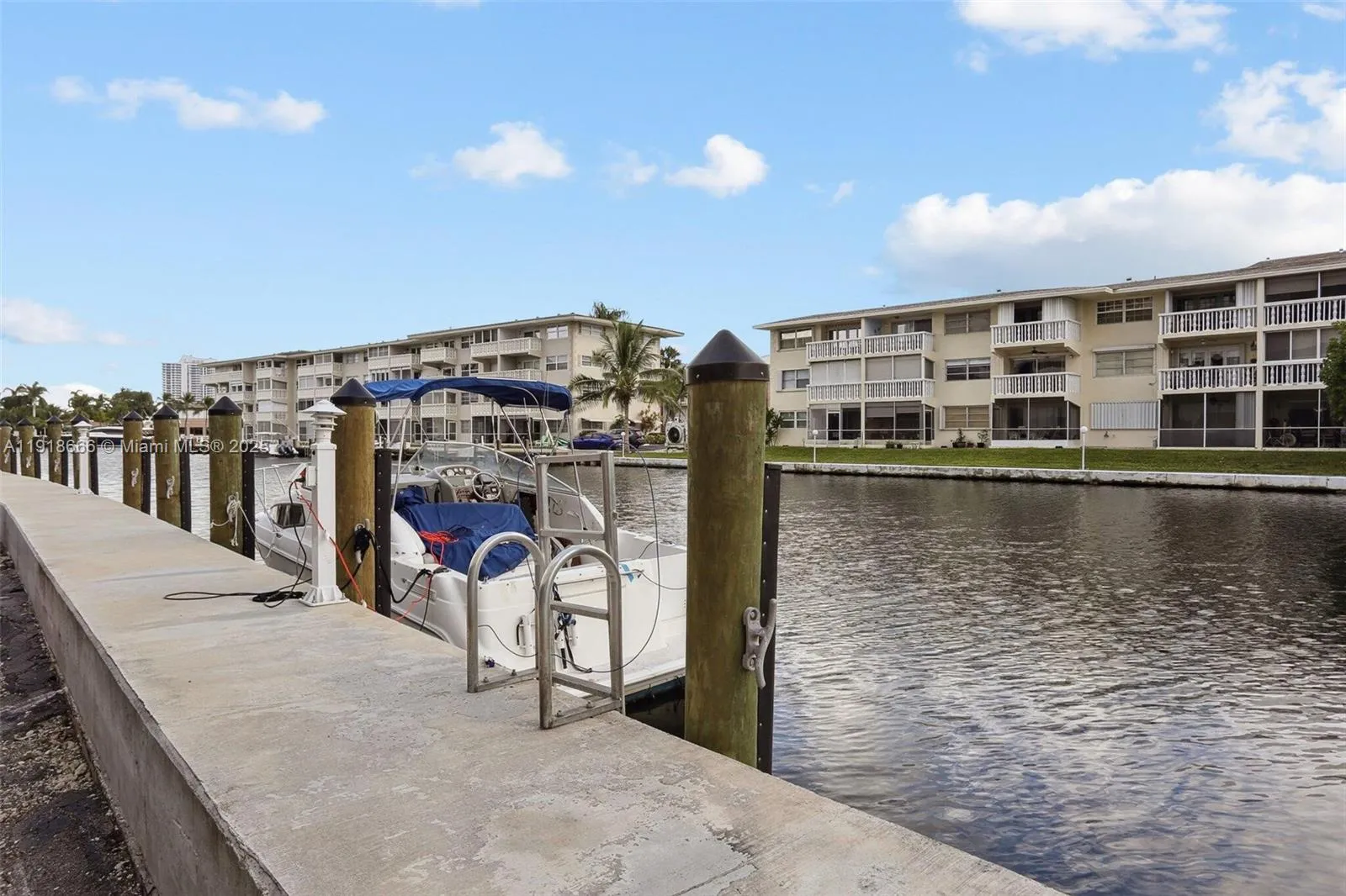 427 Golden Isles Dr # 11F, Hallandale Beach FL 33009