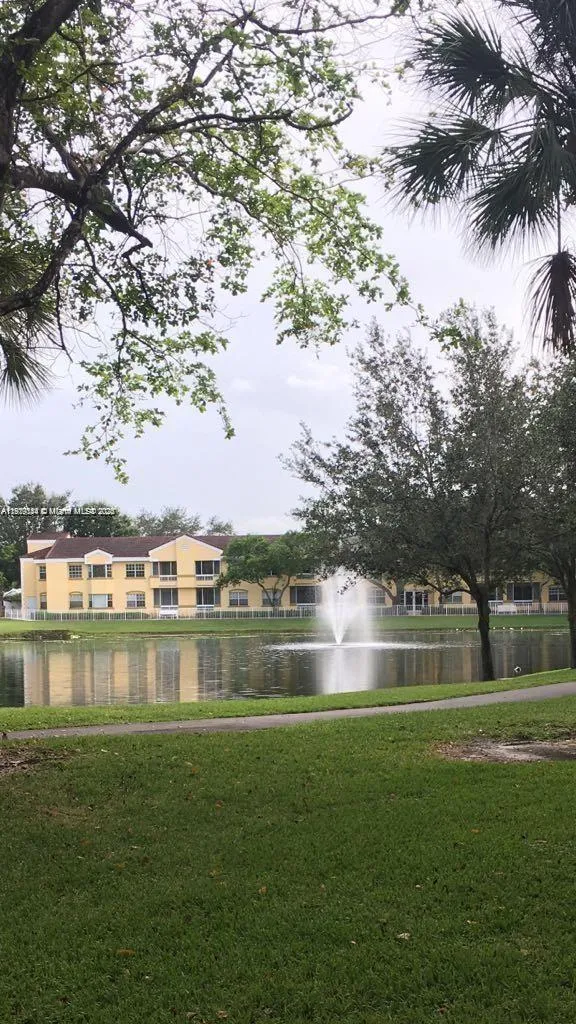 1 bedroom 1 bath for sale at 8592 W Sunrise Blvd # 111, Plantation FL 33322
