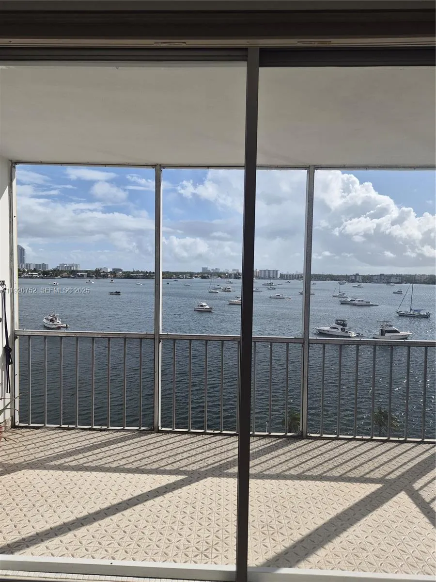 2910 Point East Dr # M610, Aventura FL 33160