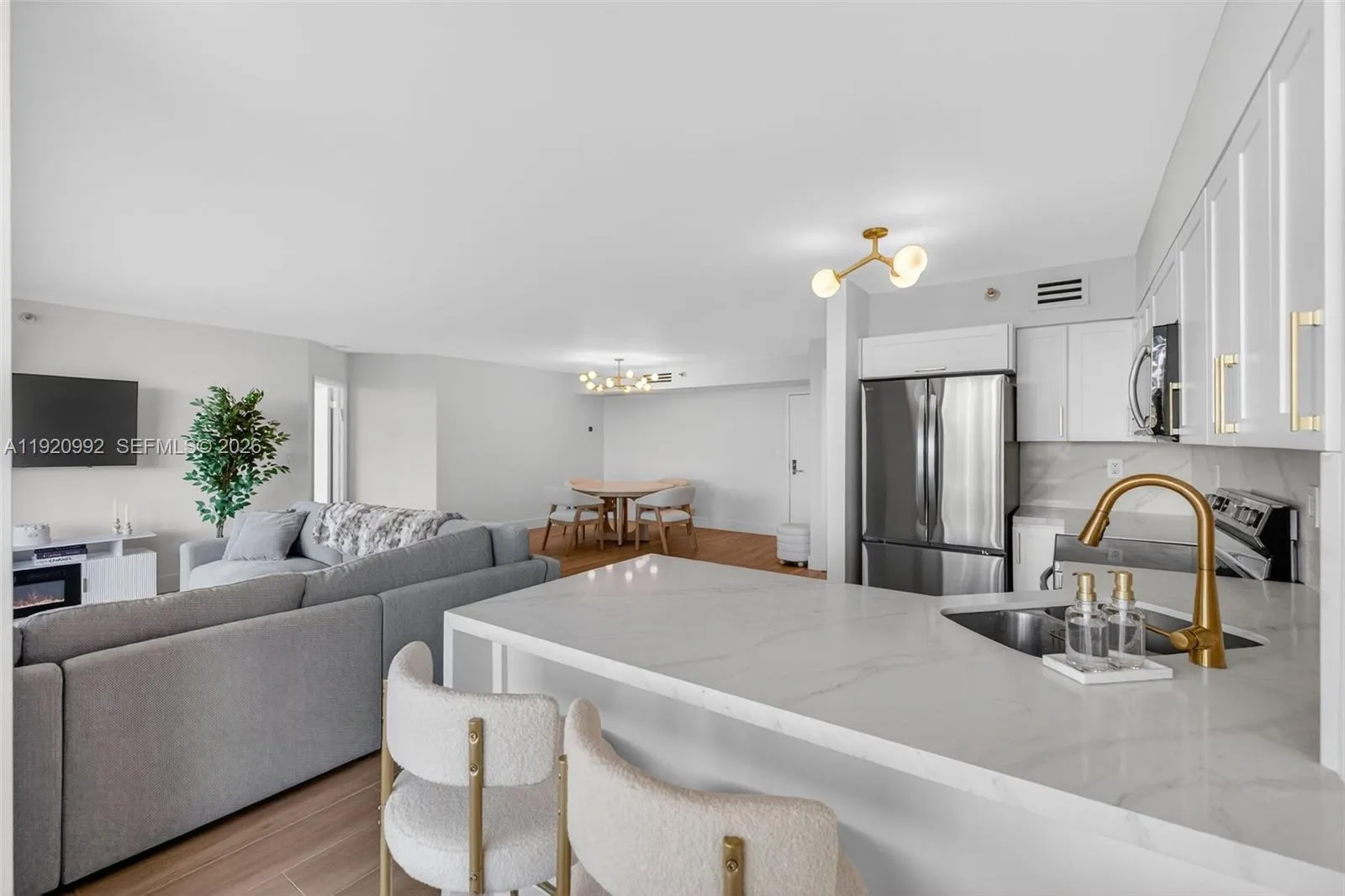 19101 Mystic Pointe Dr # 402, Aventura FL 33180