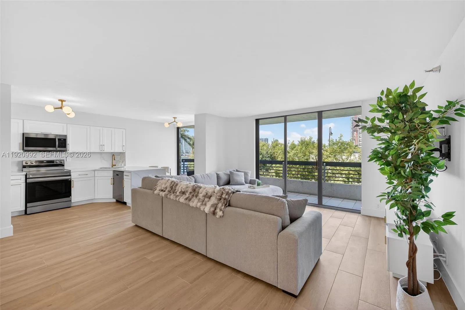 19101 Mystic Pointe Dr # 402, Aventura FL 33180