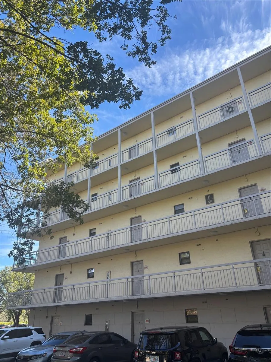 1 bedroom 1 bath for sale at 8290 Lake Dr # 528, Doral FL 33166