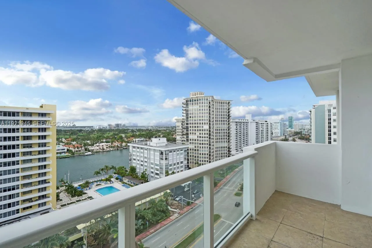 2 bedroom 2 bath for sale at 5601 Collins Ave # 1516, Miami Beach FL 33140