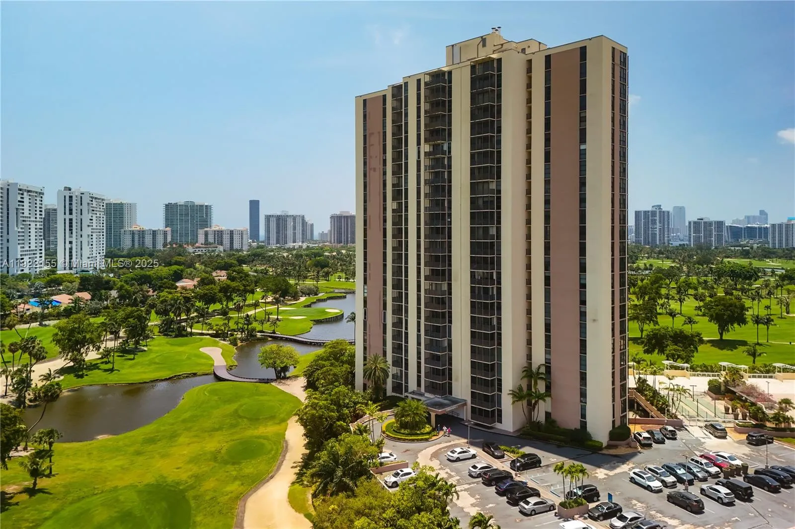 2 bedroom 2 bath for sale at 20379 W Country Club Dr # 1533, Aventura FL 33180