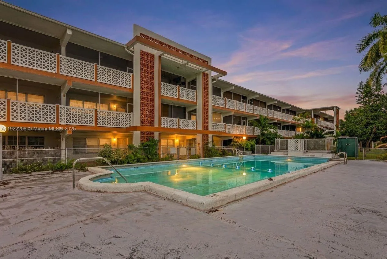 1450 NE 170th St # 211, North Miami Beach FL 33162