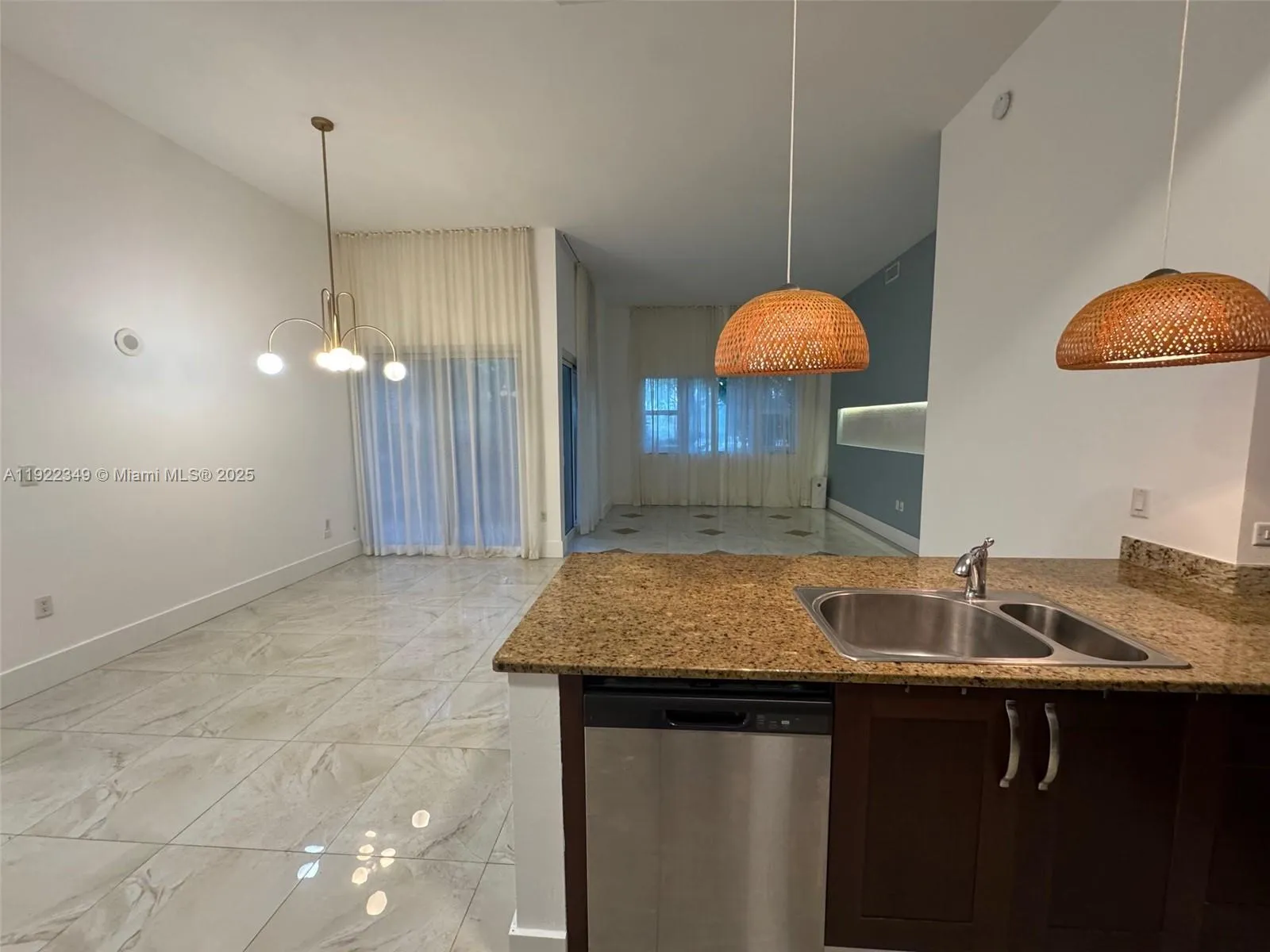 20000 E Country Club Dr # 104, Aventura FL 33180