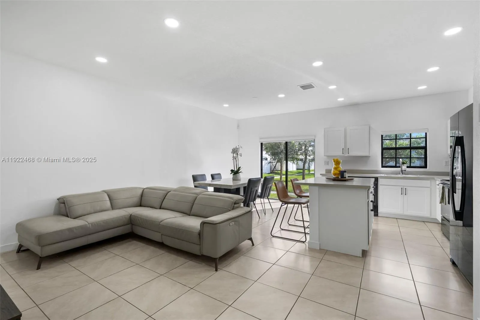 757 SW 11th St, Florida City FL 33034