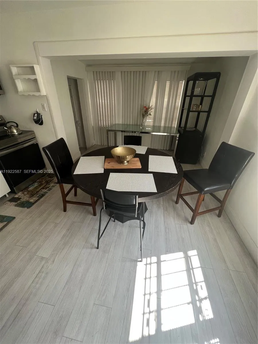 713 SW 7th Ave, Hallandale Beach FL 33009