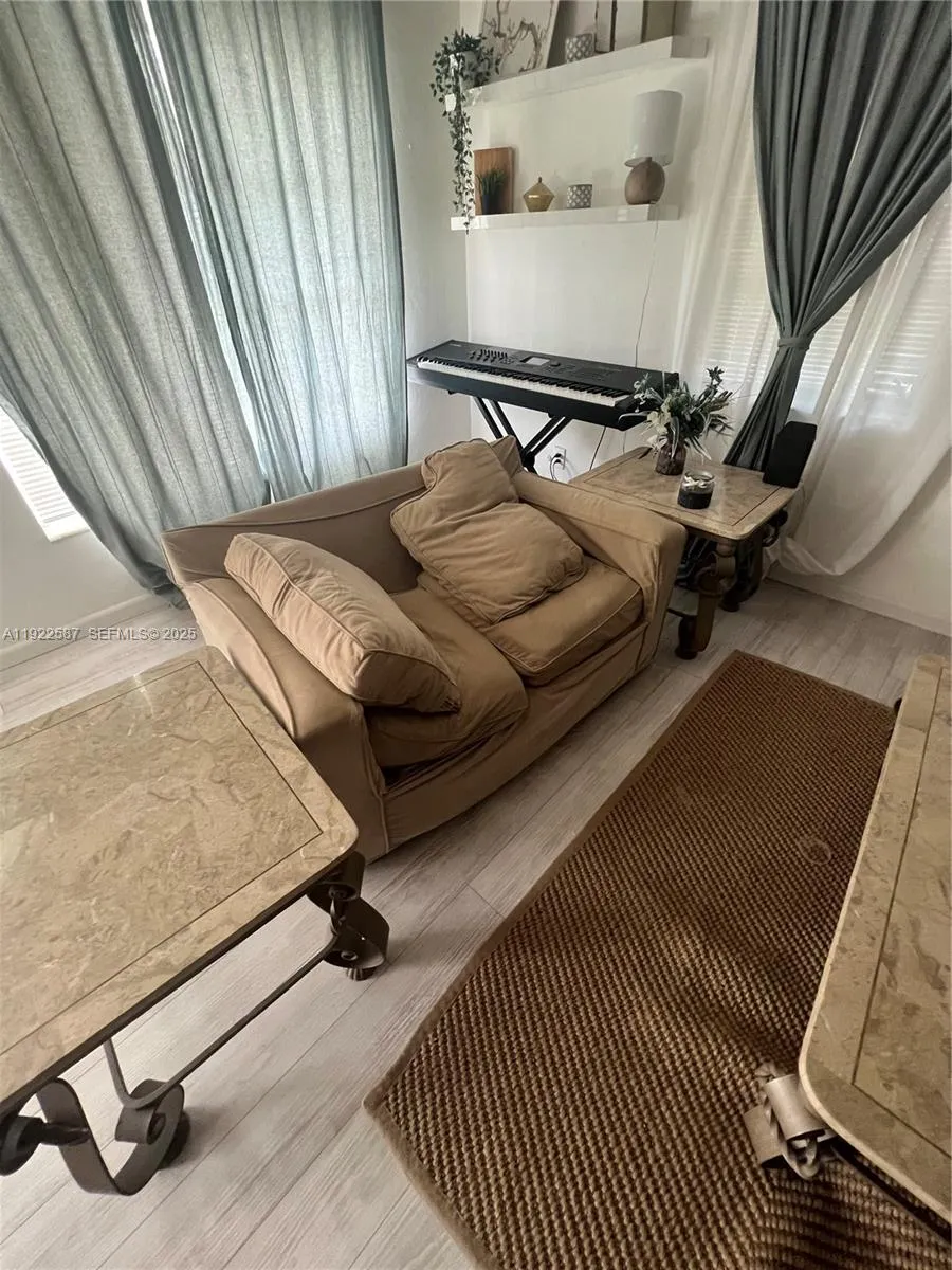 713 SW 7th Ave, Hallandale Beach FL 33009