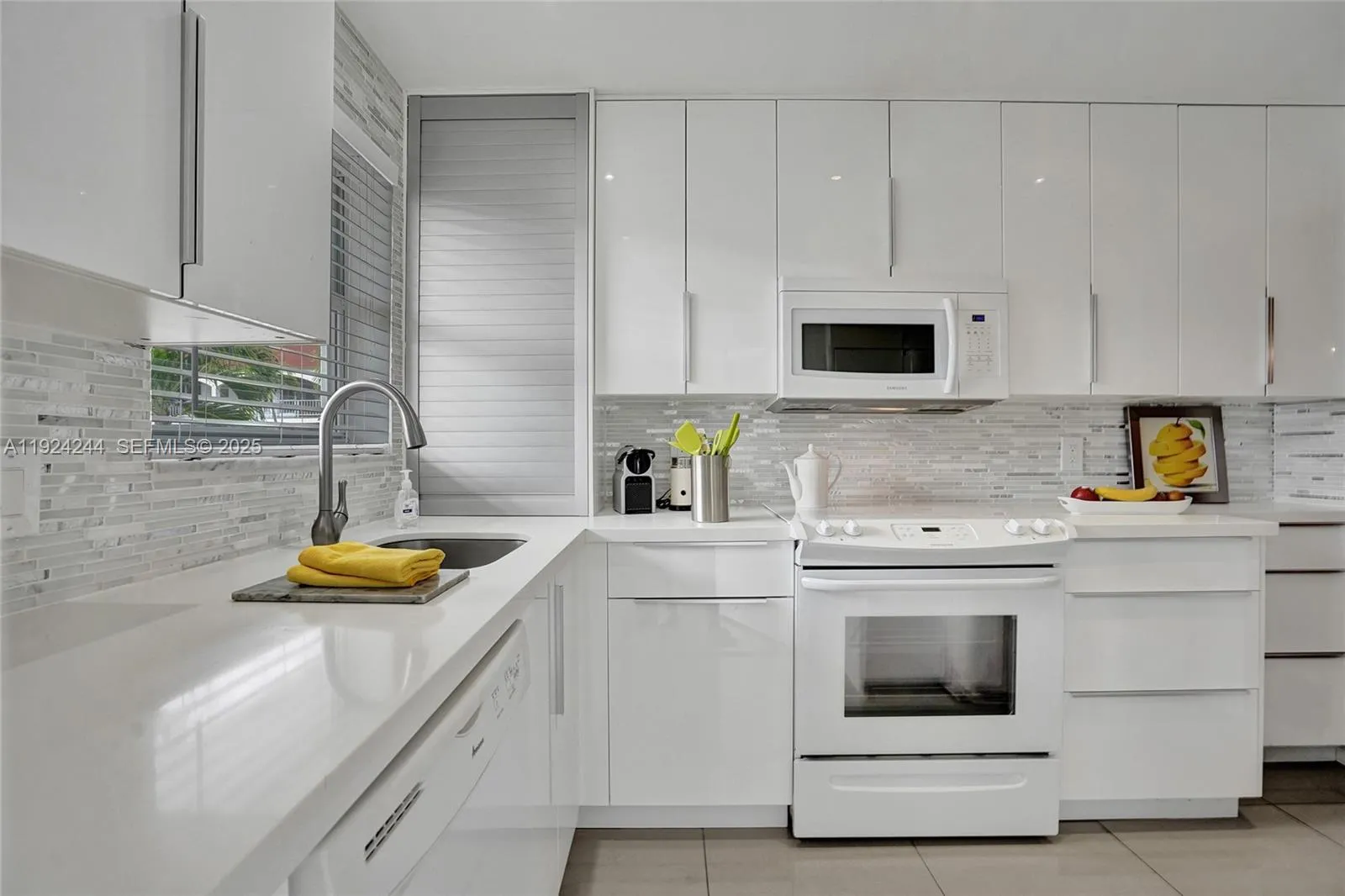 580 Egret Dr # 220, Hallandale Beach FL 33009