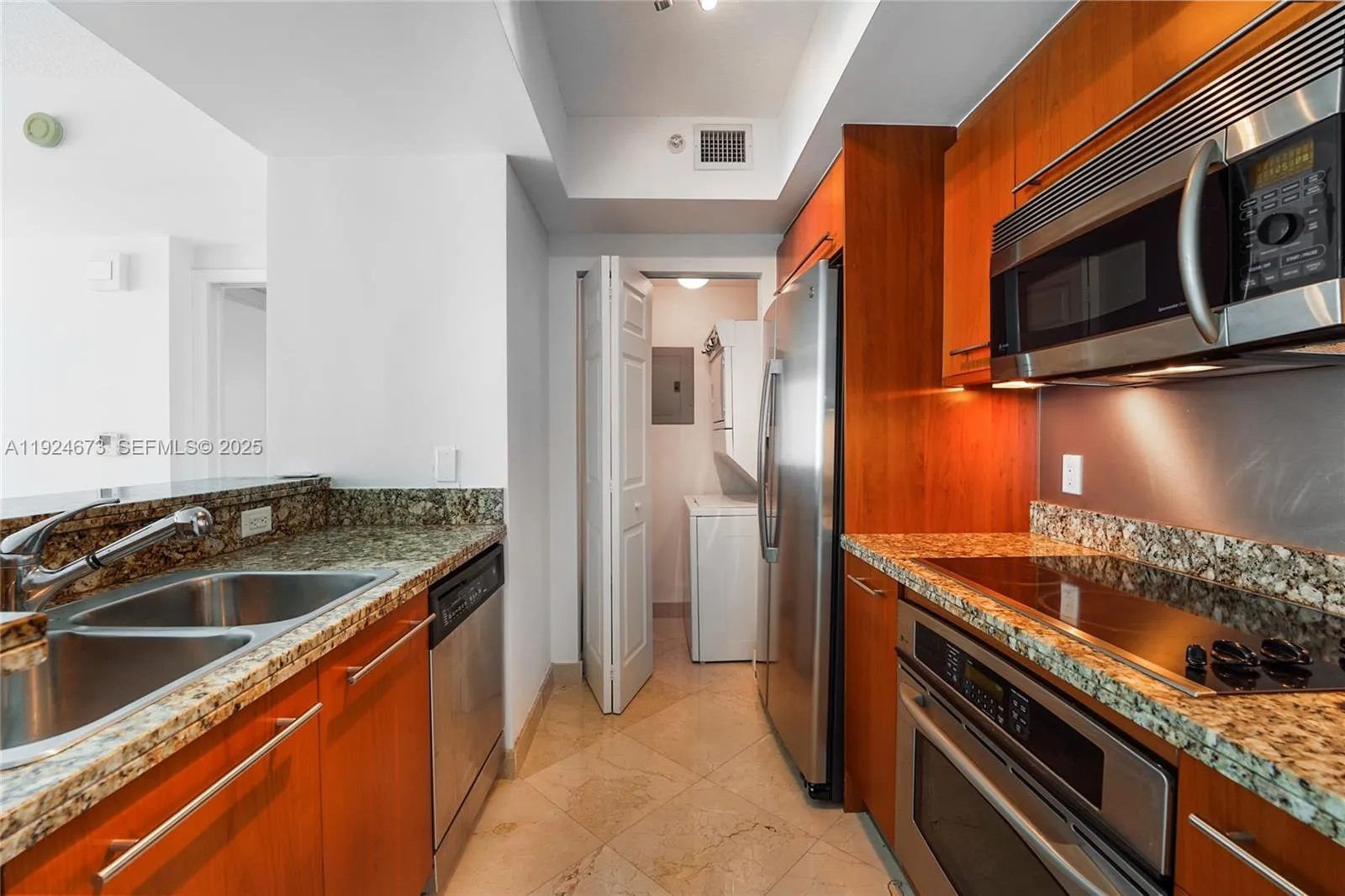 1 bedroom 1 bath for sale at 110 Washington Ave # 1822, Miami Beach FL 33139