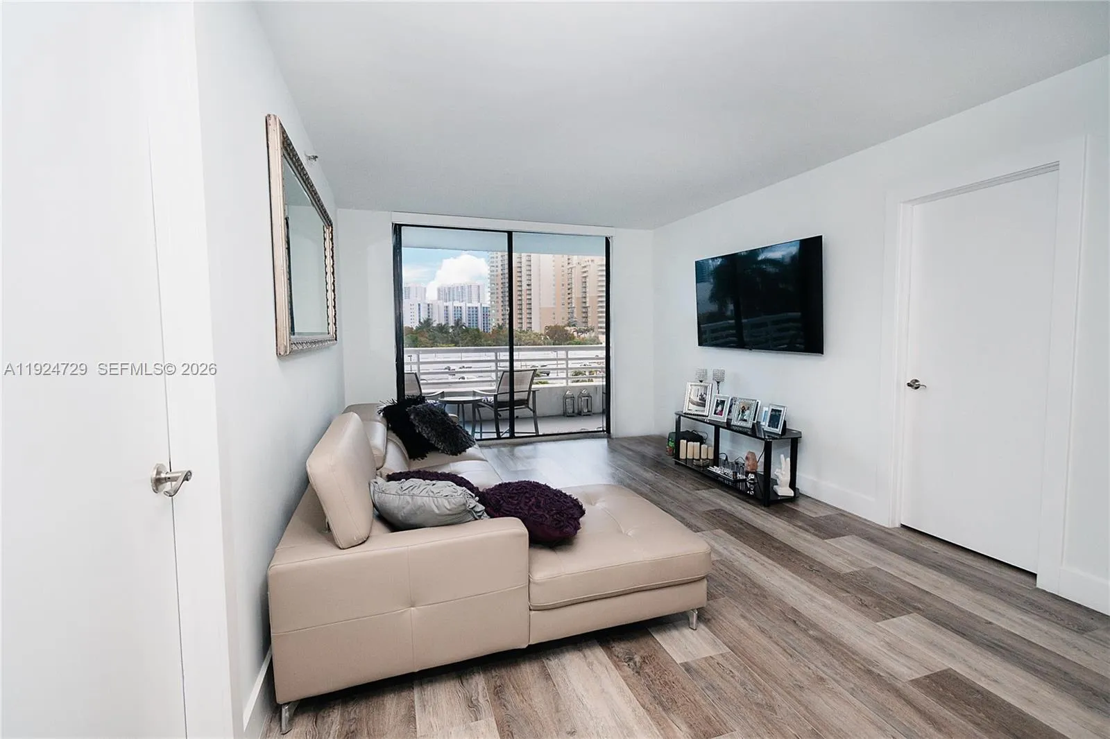 3300 NE 192nd St # 515, Aventura FL 33180