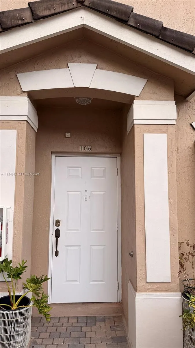 3 bedroom 2 bath for sale at 5785 NW 116th Ave # 106, Doral FL 33178