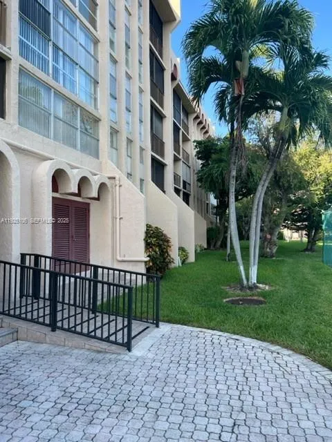 2001 Atlantic Shores Blvd # 105, Hallandale Beach FL 33009