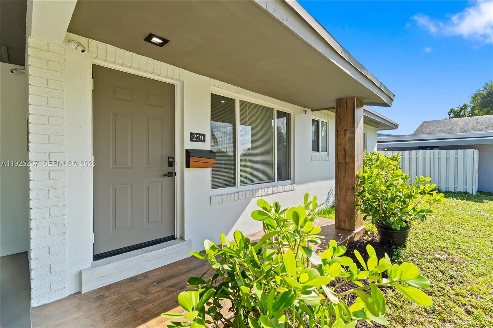 3 bedroom 2 bath for sale at 230 SW 29th Ave, Fort Lauderdale FL 33312