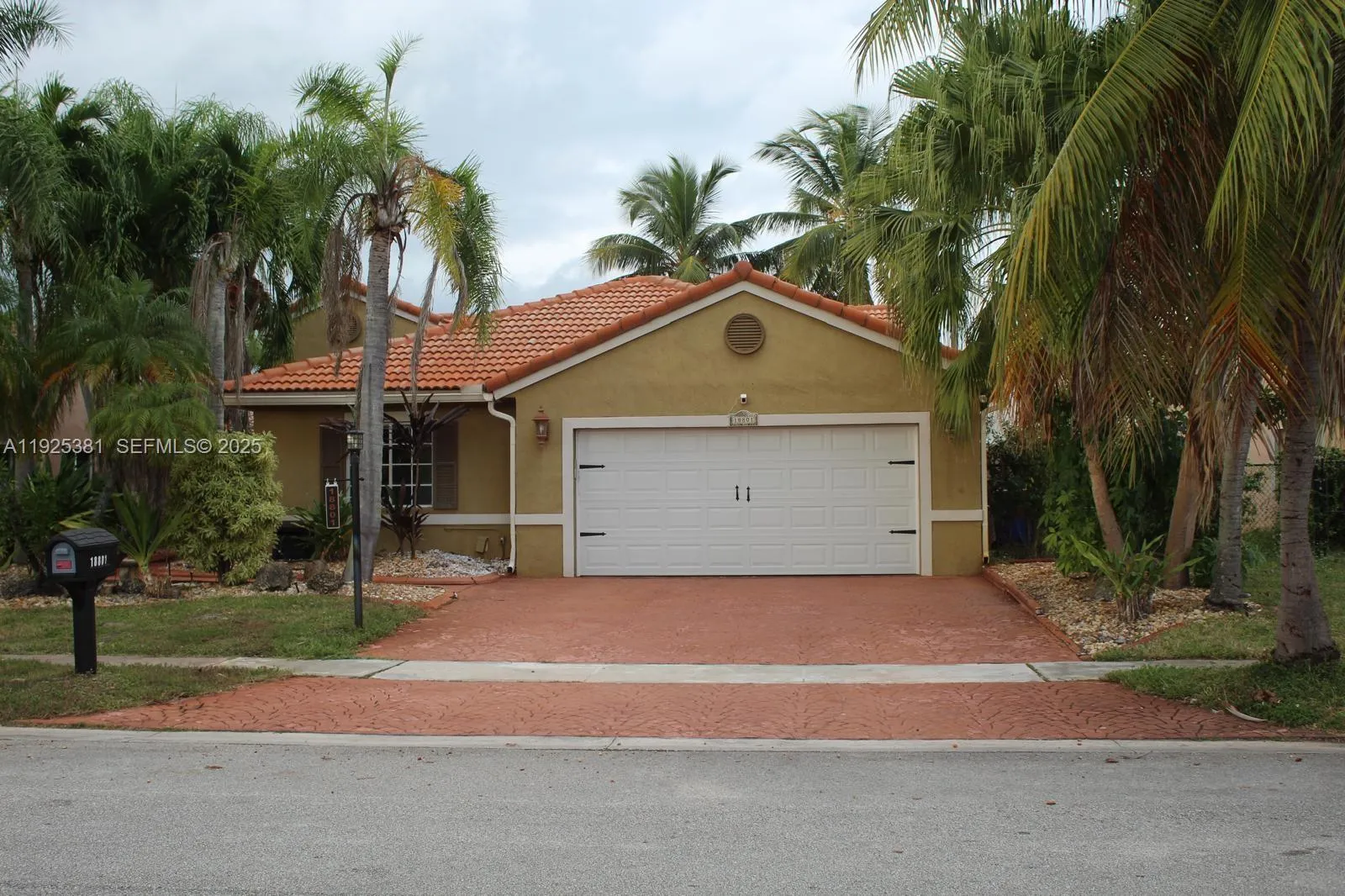 3 bedroom 2 bath for sale at 18801 NW 5th St, Pembroke Pines FL 33029