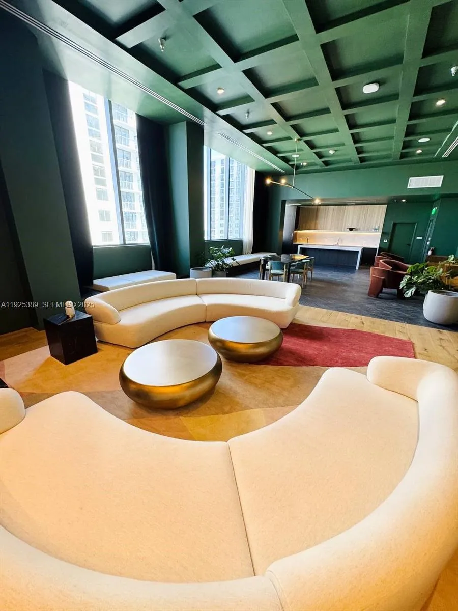 11 NE 6th # 2813, Miami FL 33132