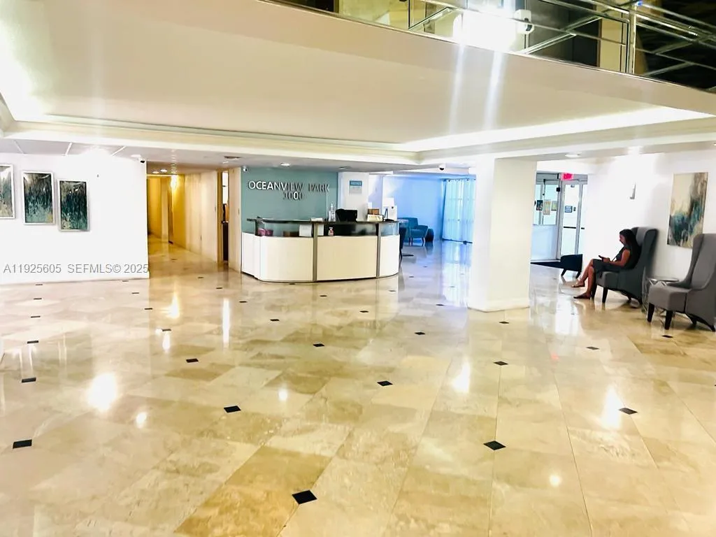 1000 Parkview Dr # 605, Hallandale Beach FL 33009