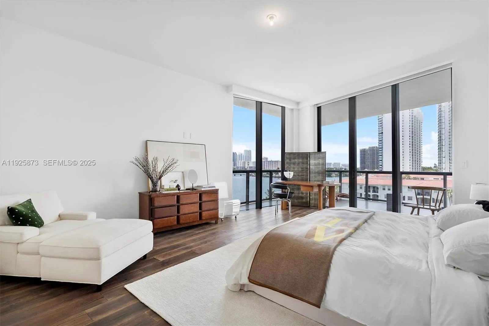 3250 NE 188th St # 608, Aventura FL 33180