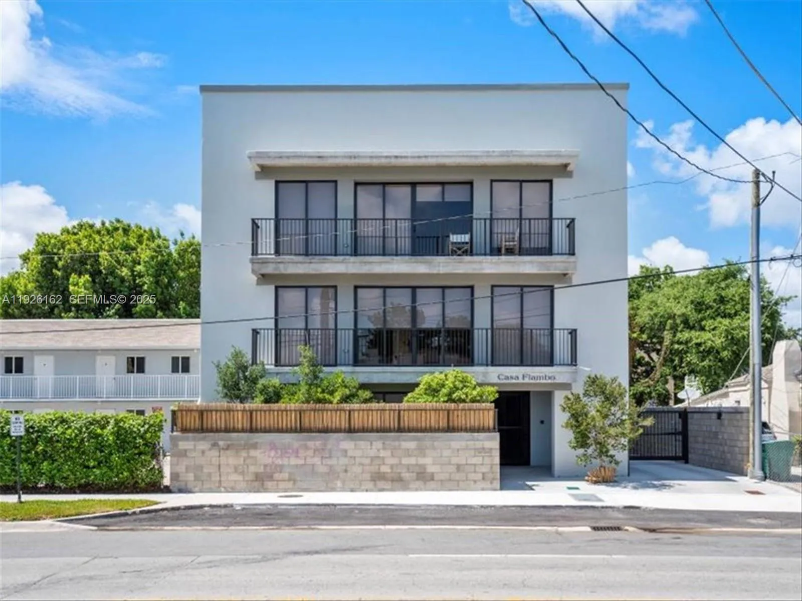 1053 NW 29th St, Miami FL 33127