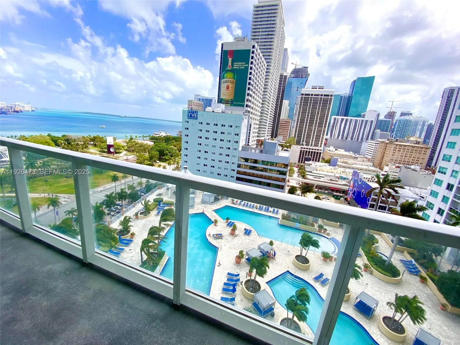 1 bedroom 1 bath for sale at 244 Biscayne Blvd # 1605, Miami FL 33132